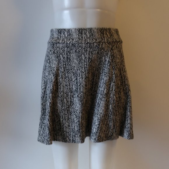THEORY BLACK WHITE PATTERN DESIGN SKIRT SZ S * - Picture 1 of 5